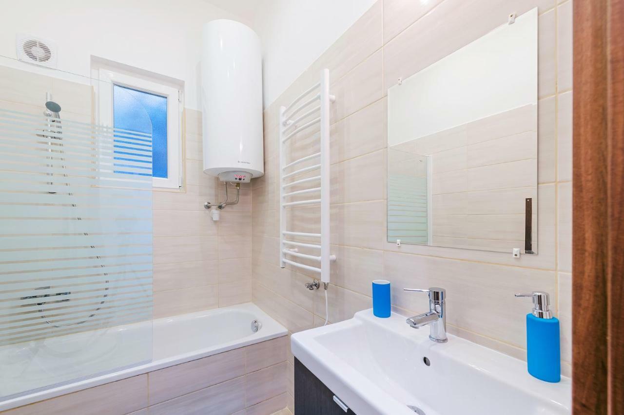 Parking, Ac, 2 Bedroom Design Flat In The Center Boedapest Buitenkant foto